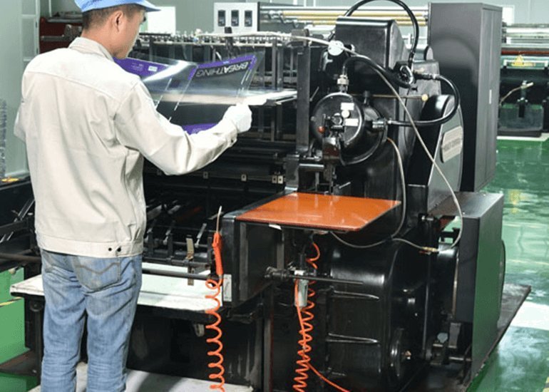 Automatic gold stamping machine - One-stop printing and packaging custom Automatic-gold-stamping-machine