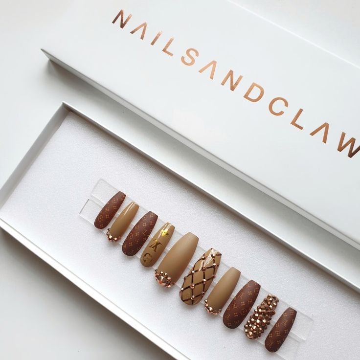 custom press on nails packaging