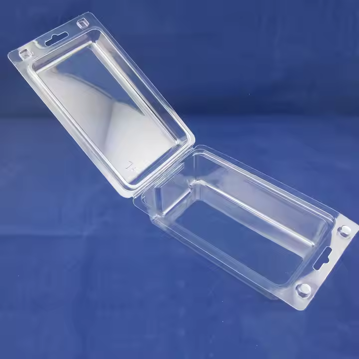 Plastic thermoformed clamshell containers